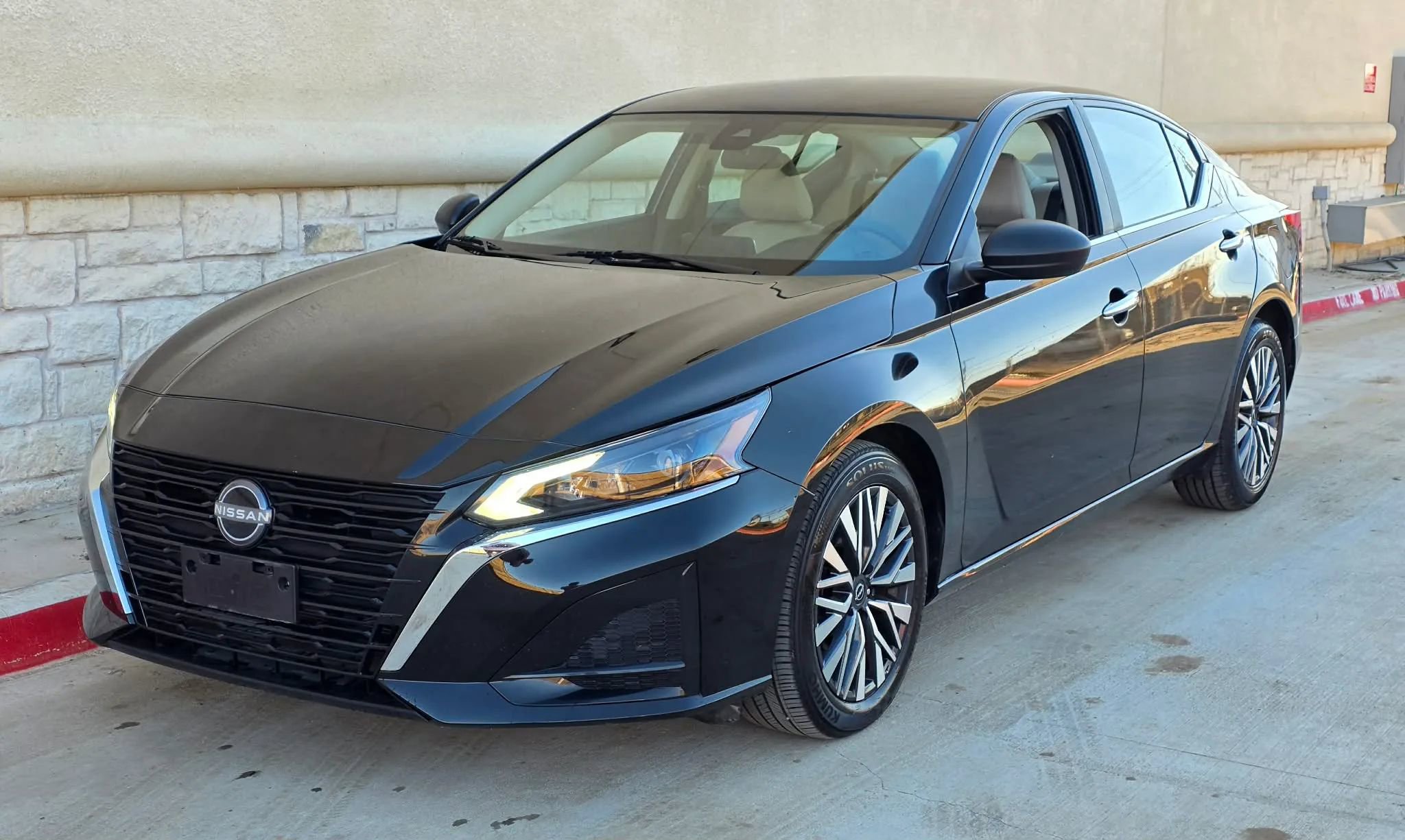 Used 2025 Nissan Altima 2.5 SV image 7