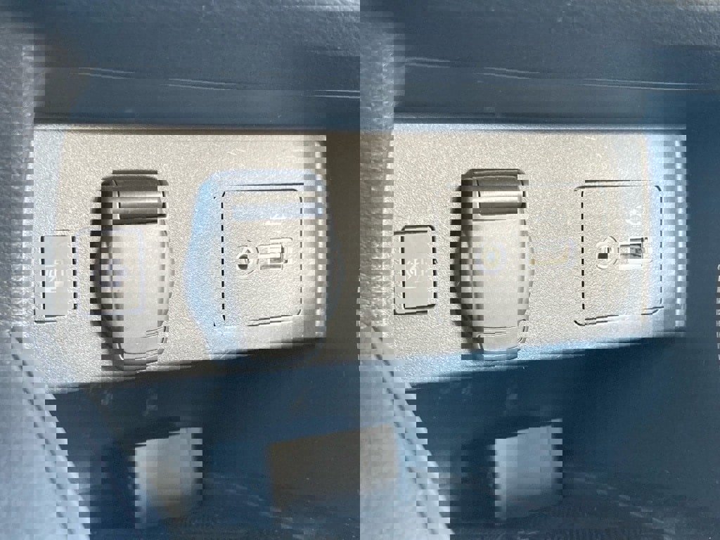 Used 2025 Nissan Versa SV image 22