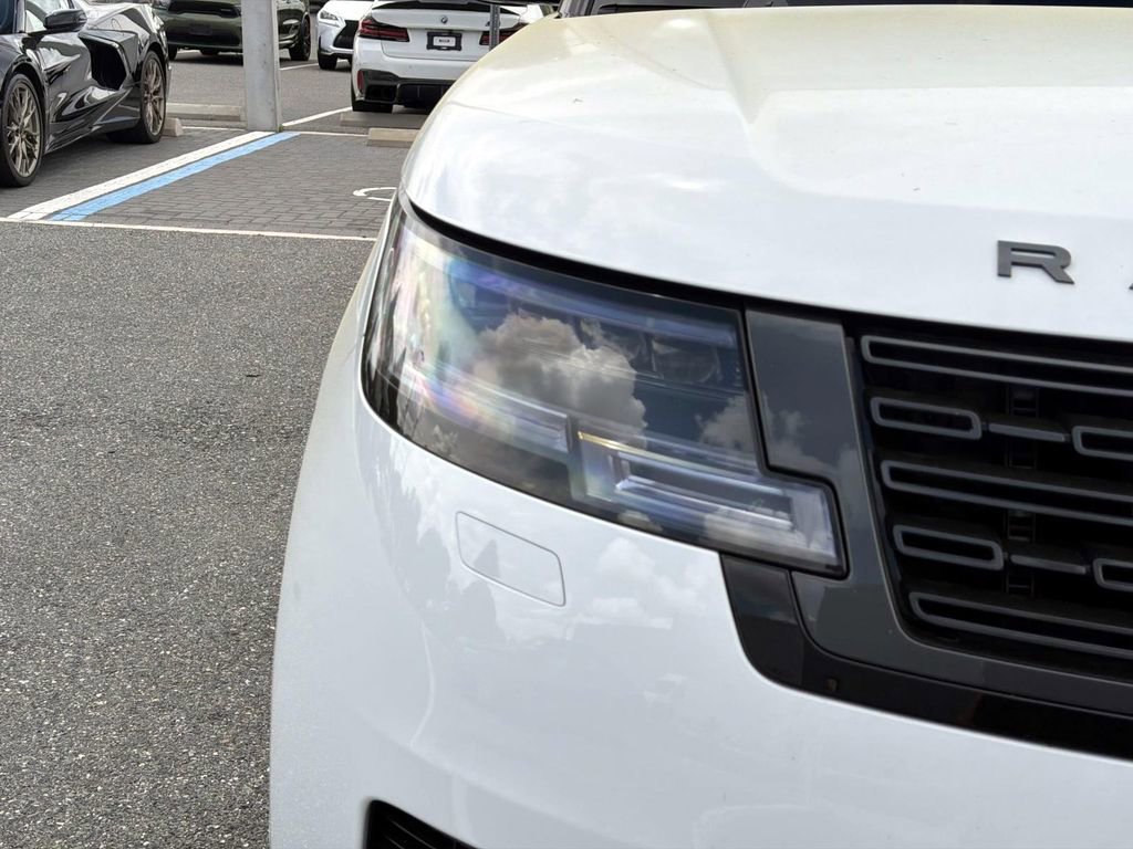 New 2025 Land Rover Range Rover SE image 9