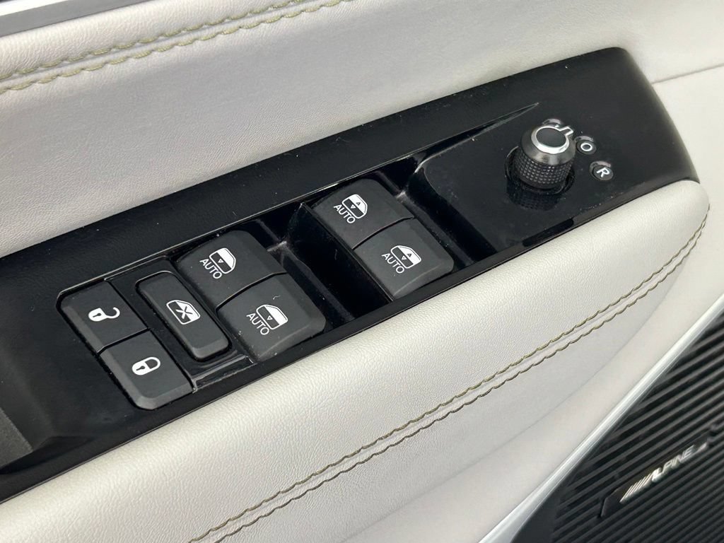 Used 2022 Jeep Wagoneer Series III AWD/4WD image 36
