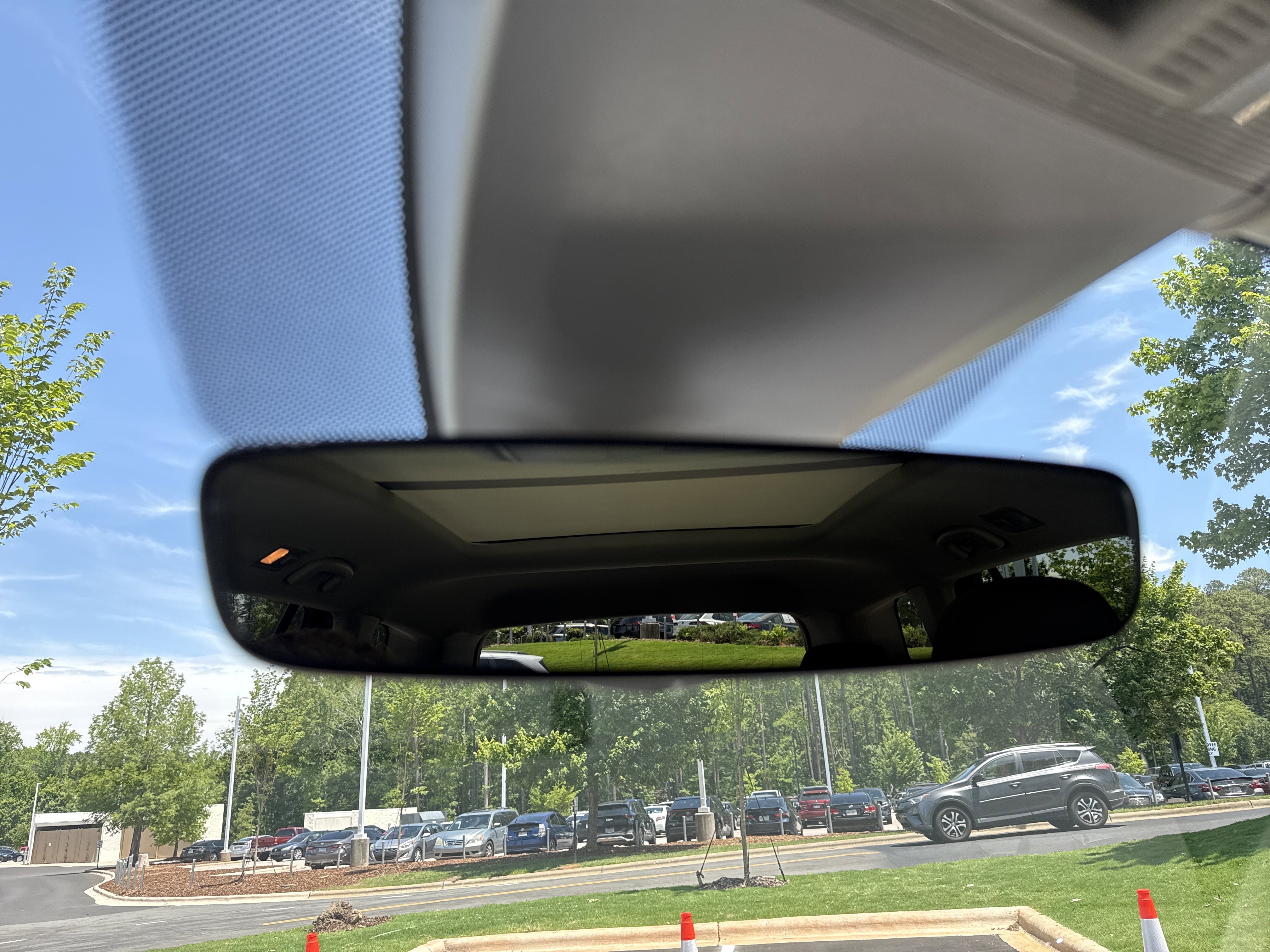 Used 2018 Volkswagen Atlas SEL FWD image 26