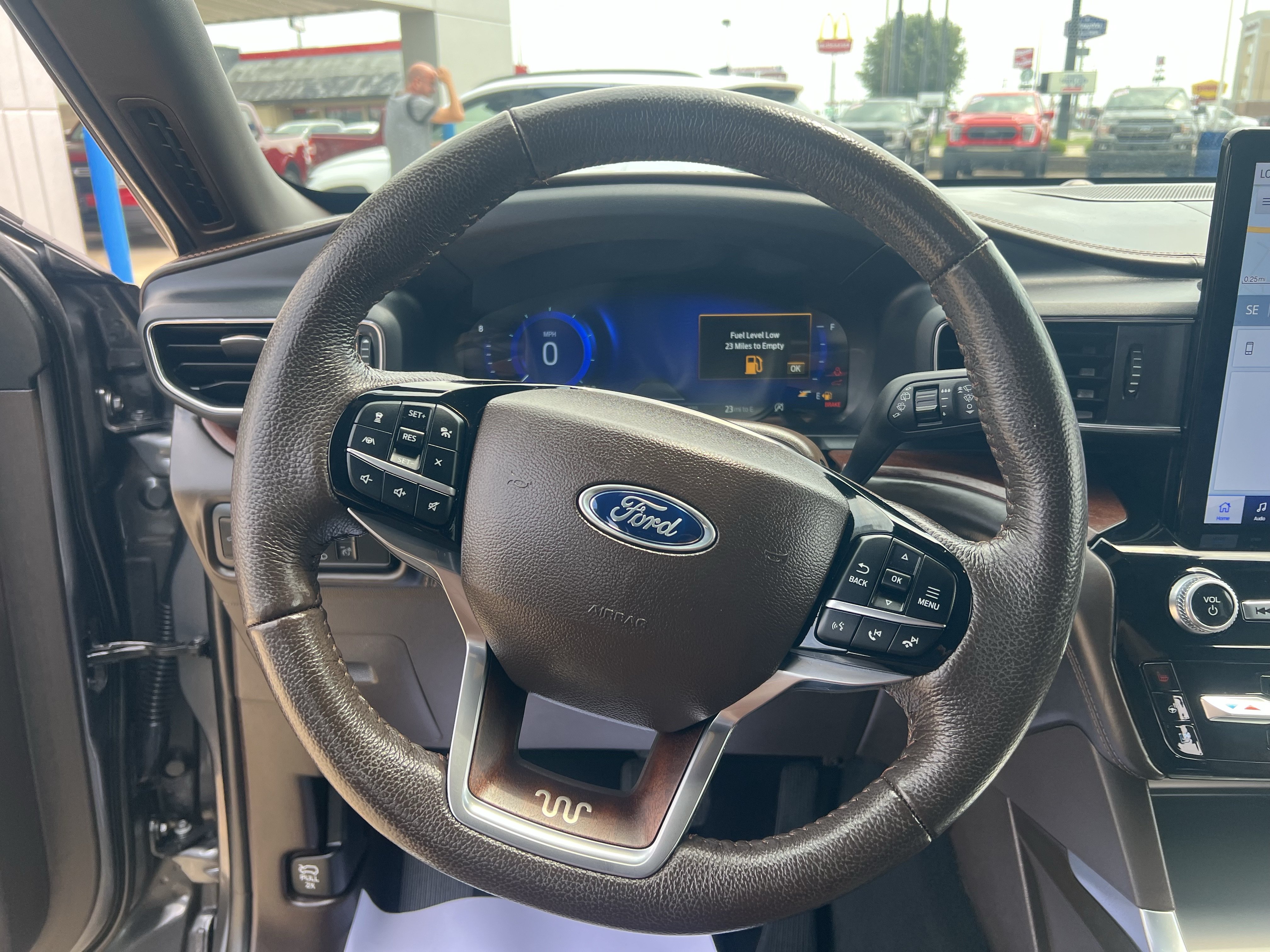 Used 2021 Ford Explorer Limited w/ Equipment Group 301A AWD/4WD image 21