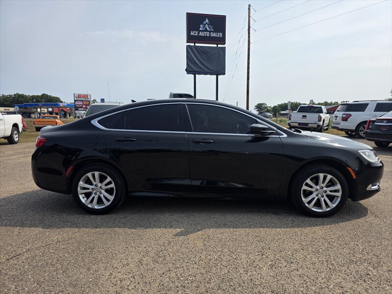 Used 2016 Chrysler 200 Limited FWD image 6