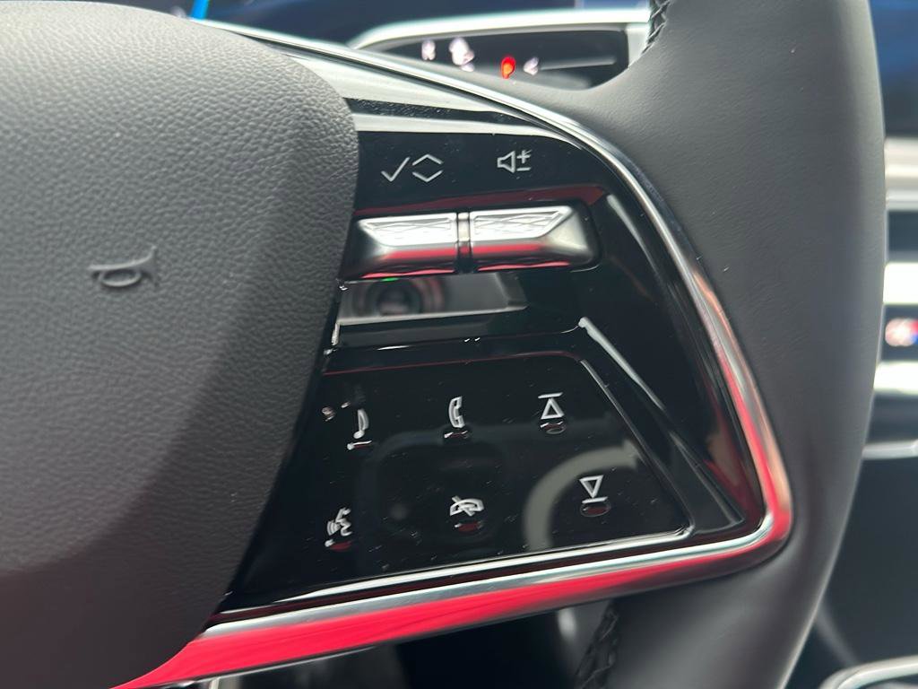 New 2025 Cadillac Lyriq Luxury image 17