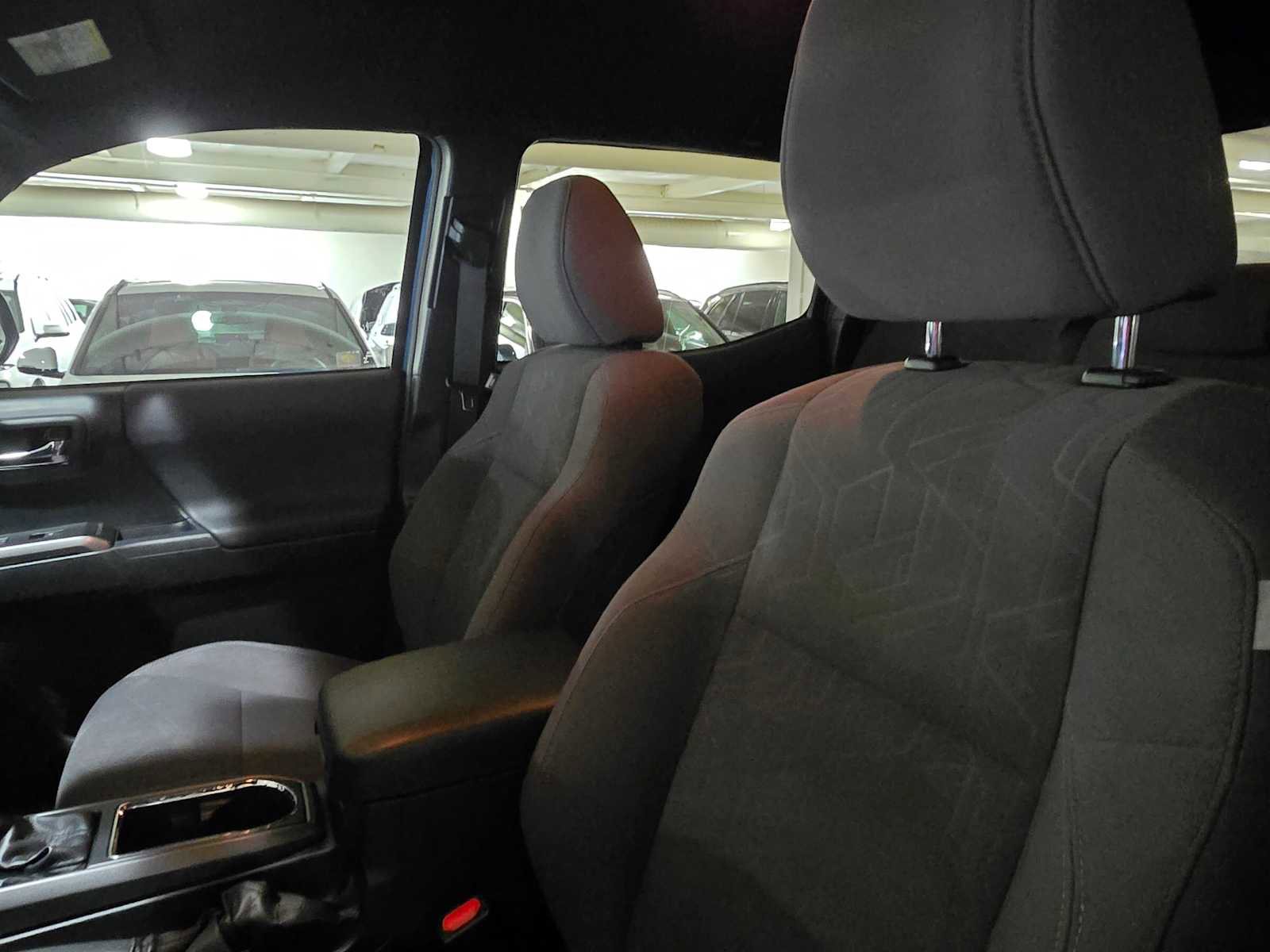 Used 2019 Toyota Tacoma TRD Off-Road w/ Technology Package AWD/4WD image 21