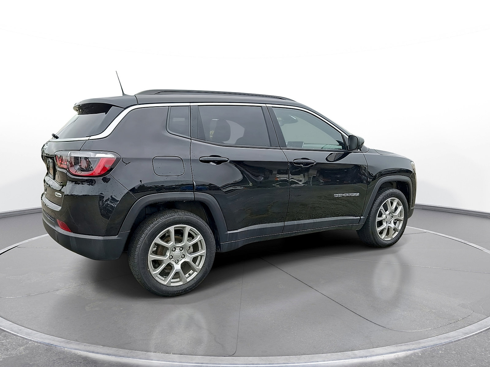 Used 2023 Jeep Compass Latitude AWD/4WD image 8