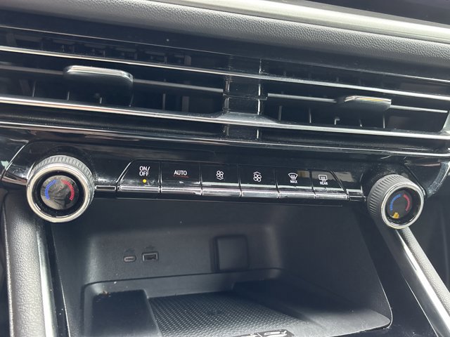 Used 2024 Chevrolet Traverse LT w/ Enhanced Driving Package FWD image 39