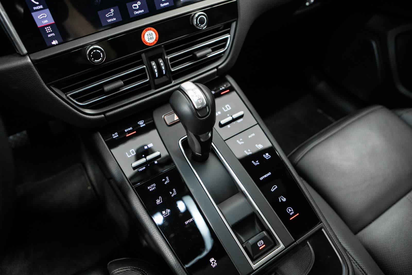 Certified 2025 Porsche Macan AWD/4WD image 23