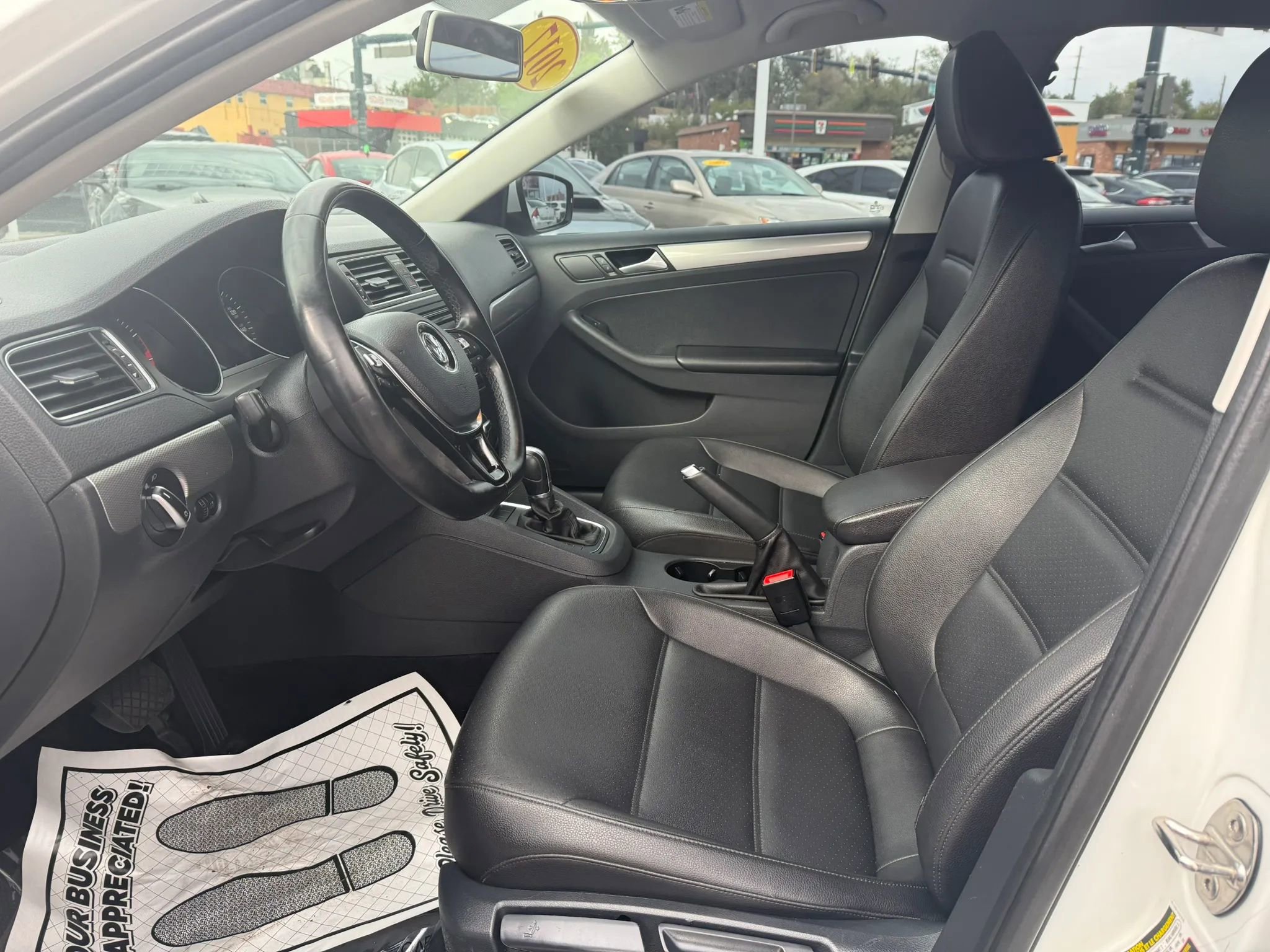 Used 2017 Volkswagen Jetta SE FWD image 9