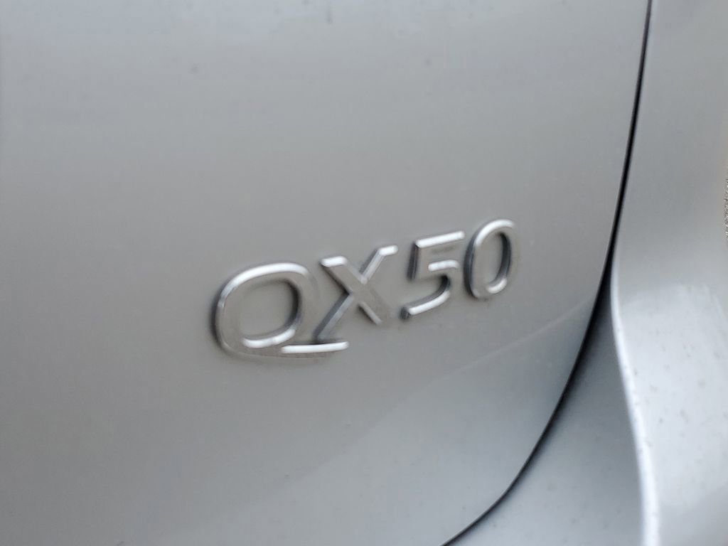 Used 2017 INFINITI QX50 2WD w/ Deluxe Touring Package image 5