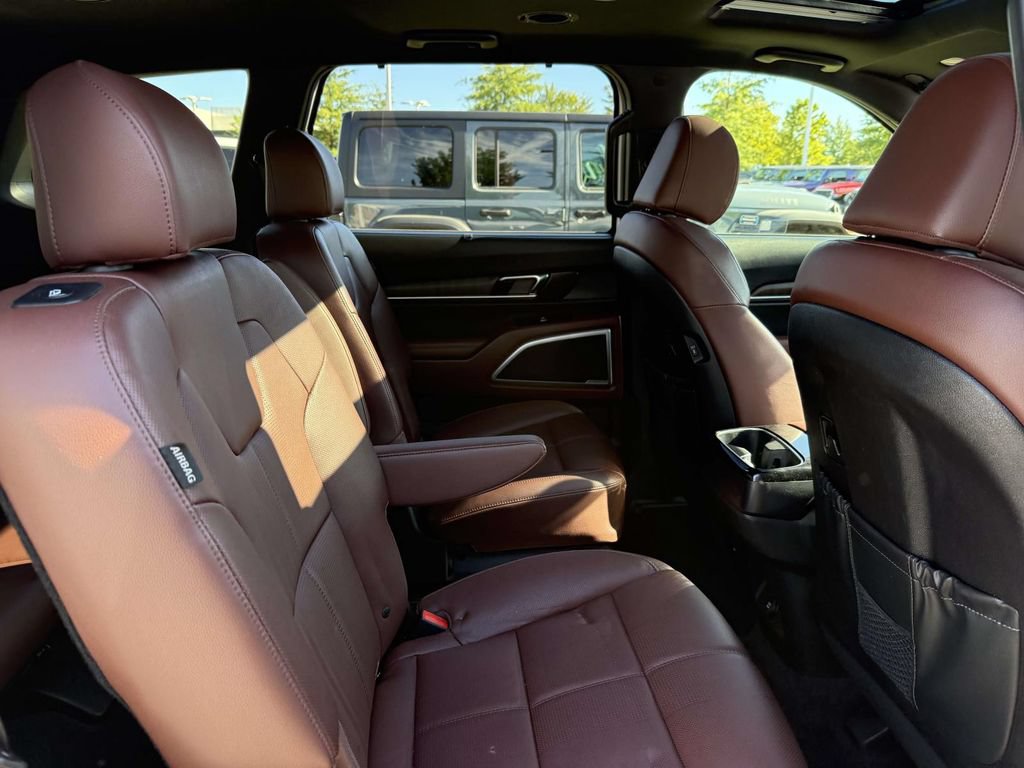Used 2024 Kia Telluride EX w/ EX Captain's Chair Package AWD/4WD image 16