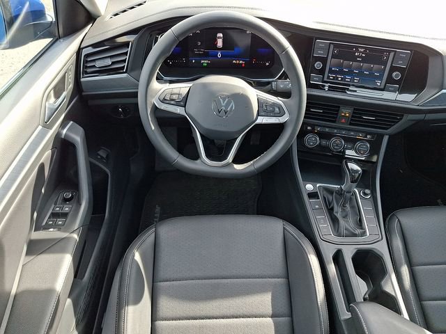 Used 2022 Volkswagen Jetta SE image 11