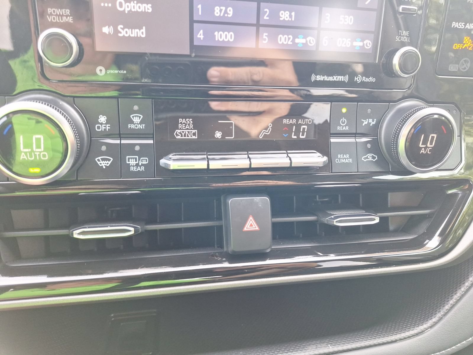 Used 2022 Toyota Highlander XLE FWD image 27