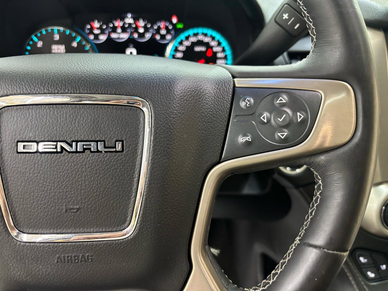 Used 2017 GMC Yukon Denali w/ Open Road Package AWD/4WD image 37