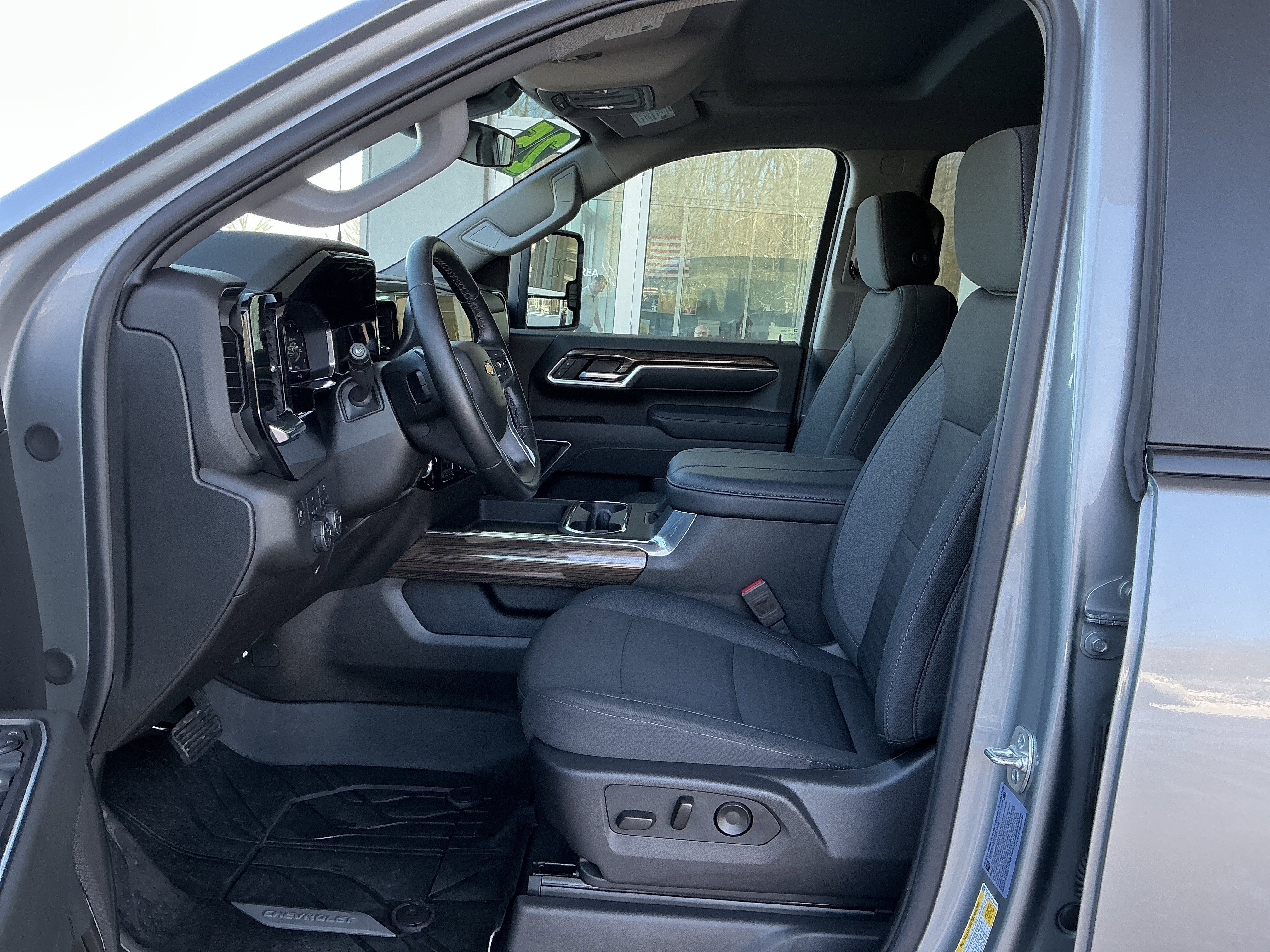 Used 2025 Chevrolet Silverado 3500 LT w/ Convenience Package image 7