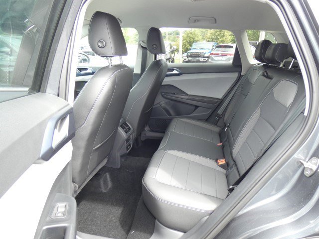 New 2024 Volkswagen Taos SE image 9