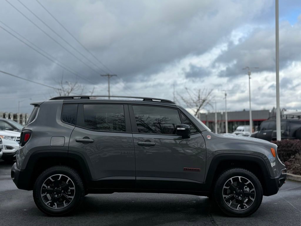 Used 2023 Jeep Renegade Trailhawk image 6