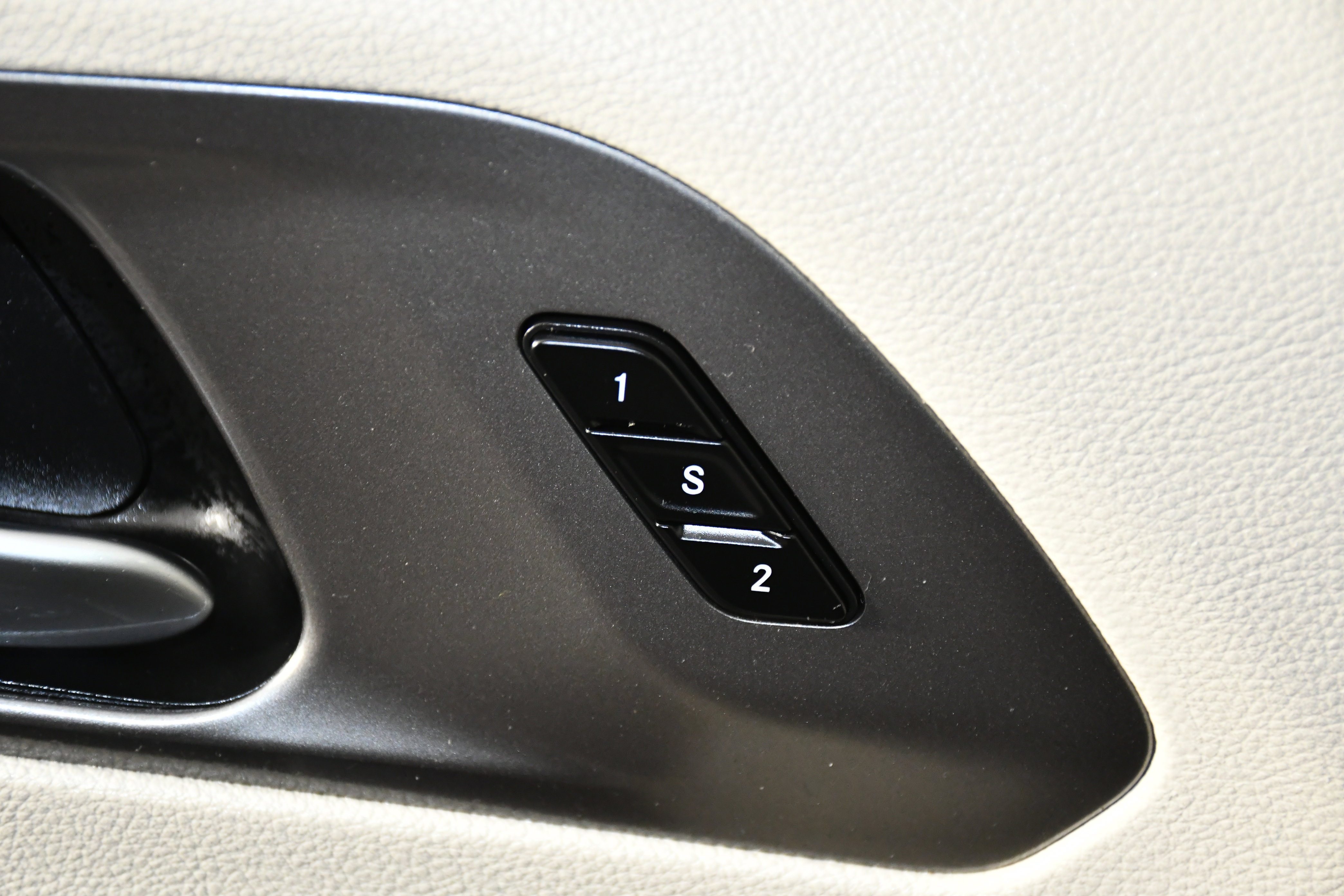 Used 2024 Chrysler Pacifica Touring-L image 34