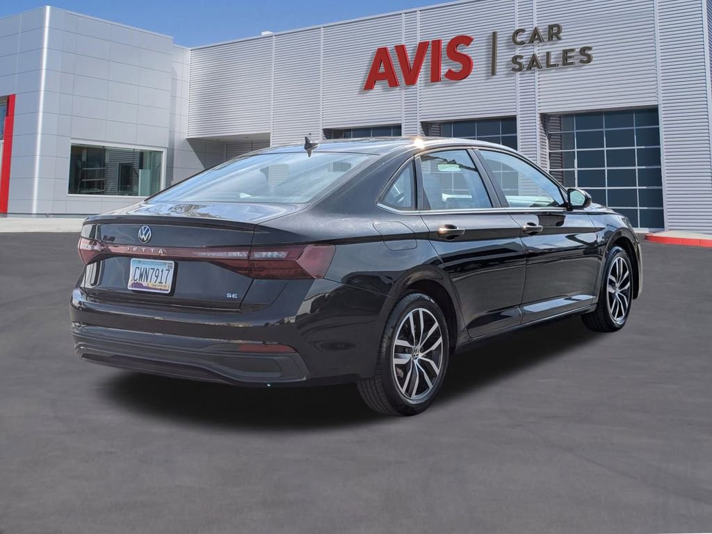 Used 2025 Volkswagen Jetta SE image 6