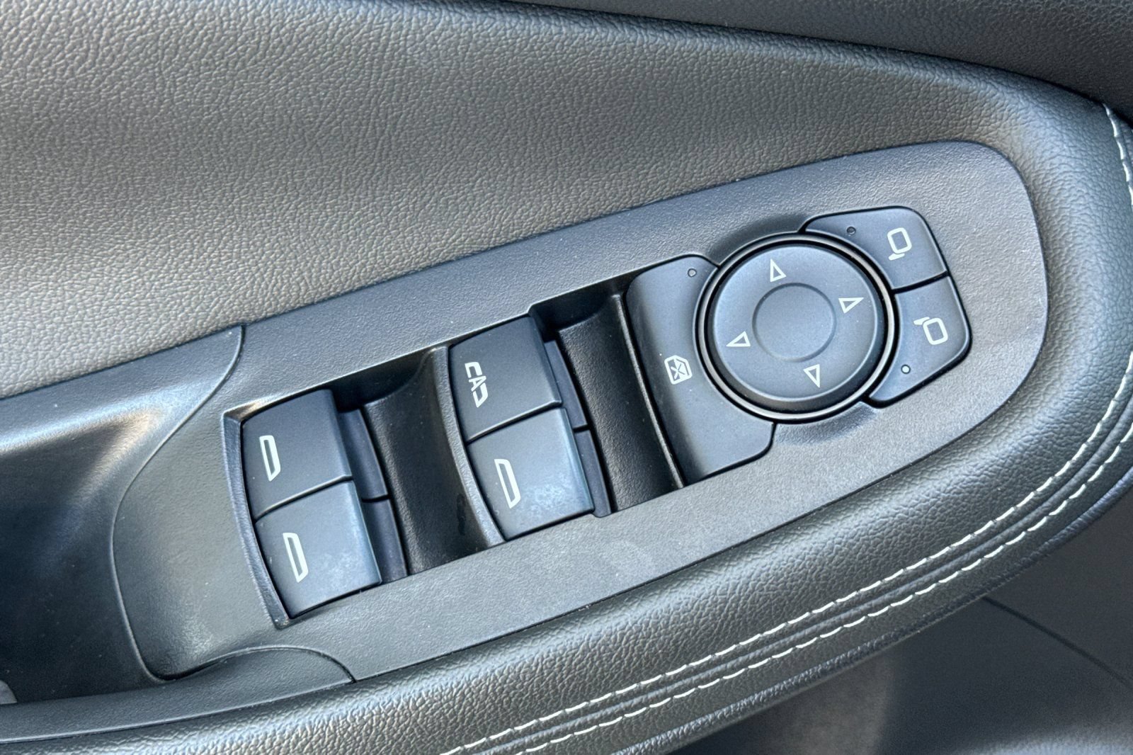 Used 2024 Buick Encore GX Sport Touring AWD/4WD image 11