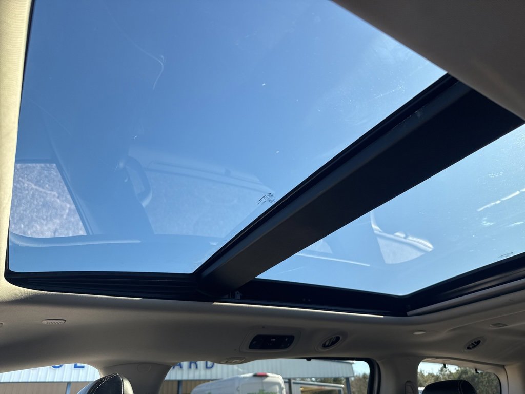 Used 2024 Chrysler Pacifica Limited image 6