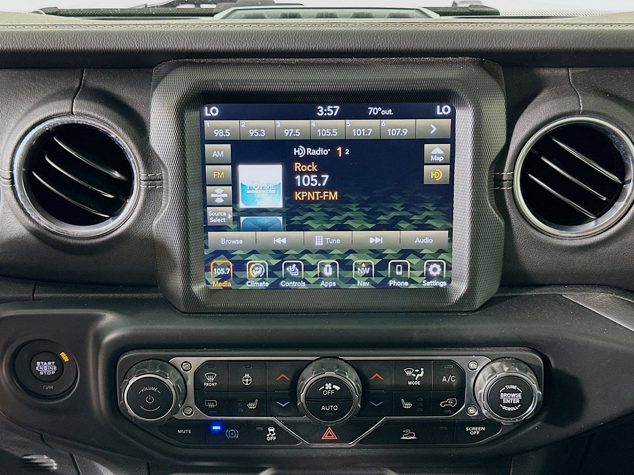 Used 2023 Jeep Wrangler Sahara w/ Cold Weather Group AWD/4WD image 19