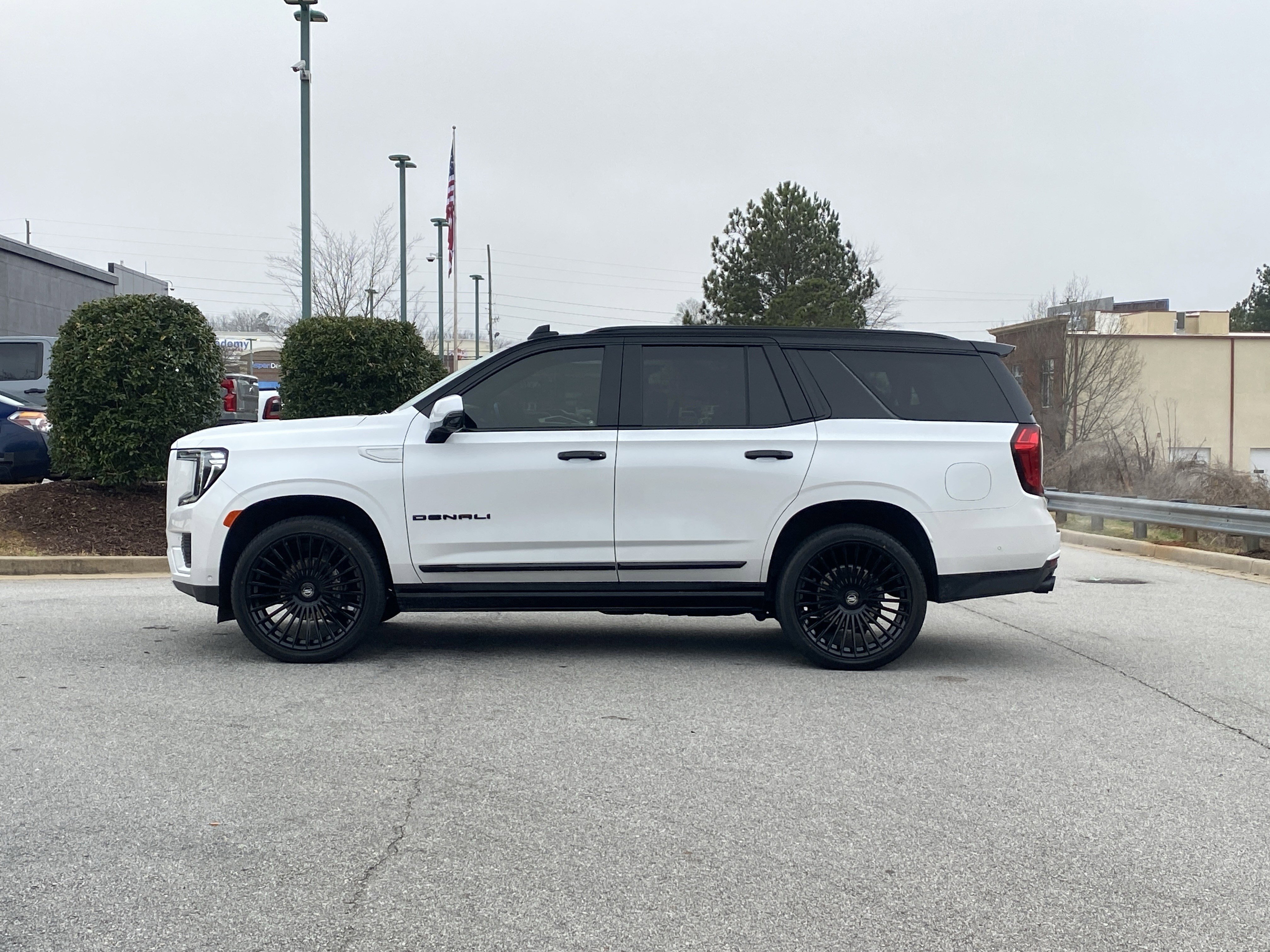 Used 2024 GMC Yukon Denali w/ Denali Reserve Package image 15