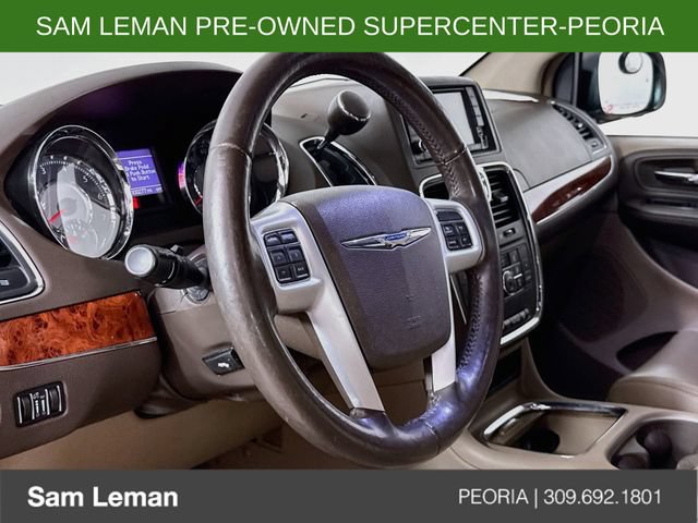 Used 2014 Chrysler Town & Country Touring-L w/ Driver Convenience Group FWD image 11