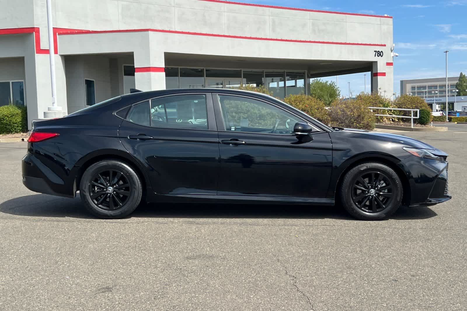 Used 2025 Toyota Camry LE FWD image 6