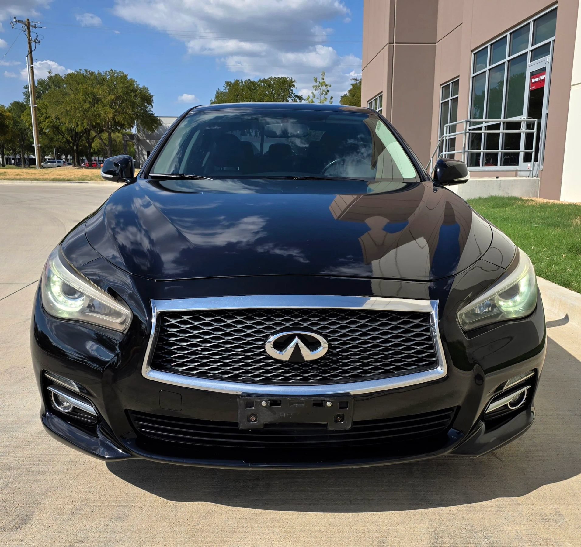 Used 2015 INFINITI Q50 Premium w/ Navigation Package AWD/4WD image 2