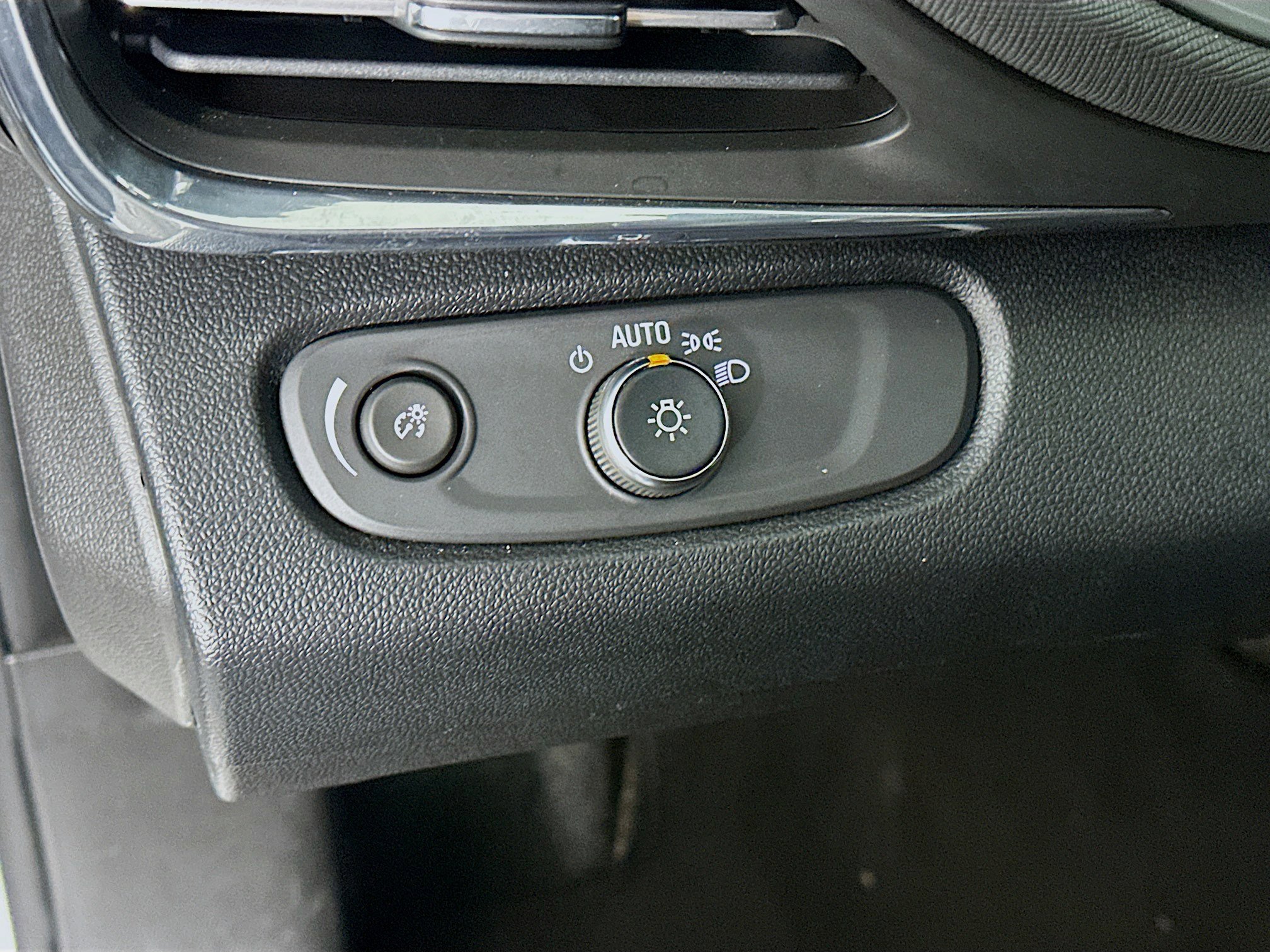Used 2025 Buick Envista Preferred FWD image 17