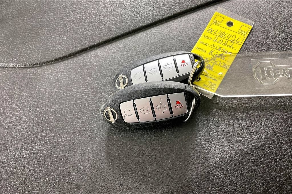 Used 2022 Nissan Kicks SV FWD image 13