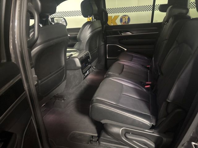 Used 2024 Jeep Wagoneer L Series II w/ Flexible Seating Group AWD/4WD image 33