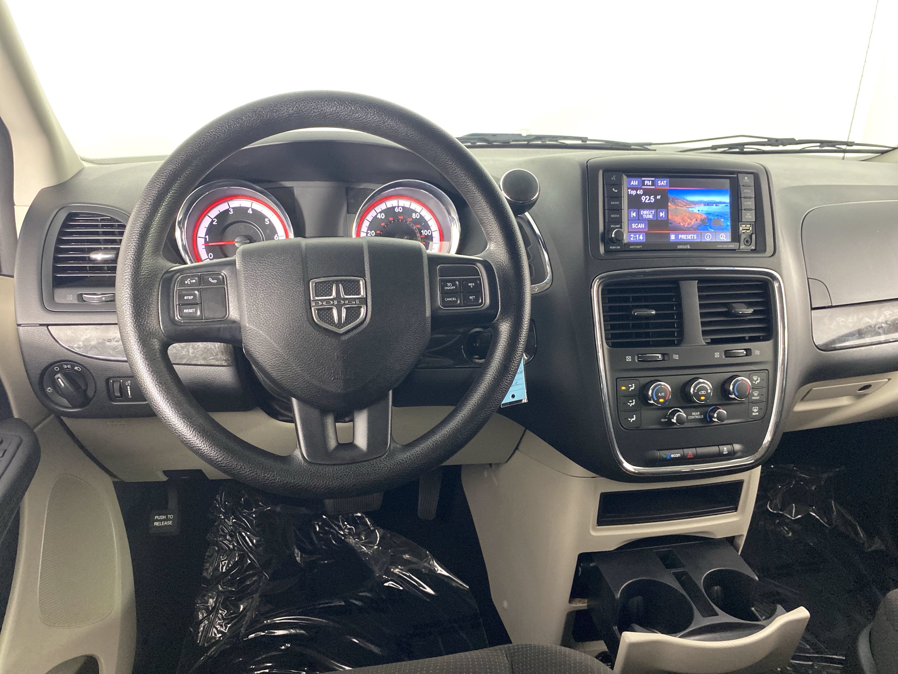 Used 2018 Dodge Grand Caravan SE w/ UConnect Hands-Free Group FWD image 18
