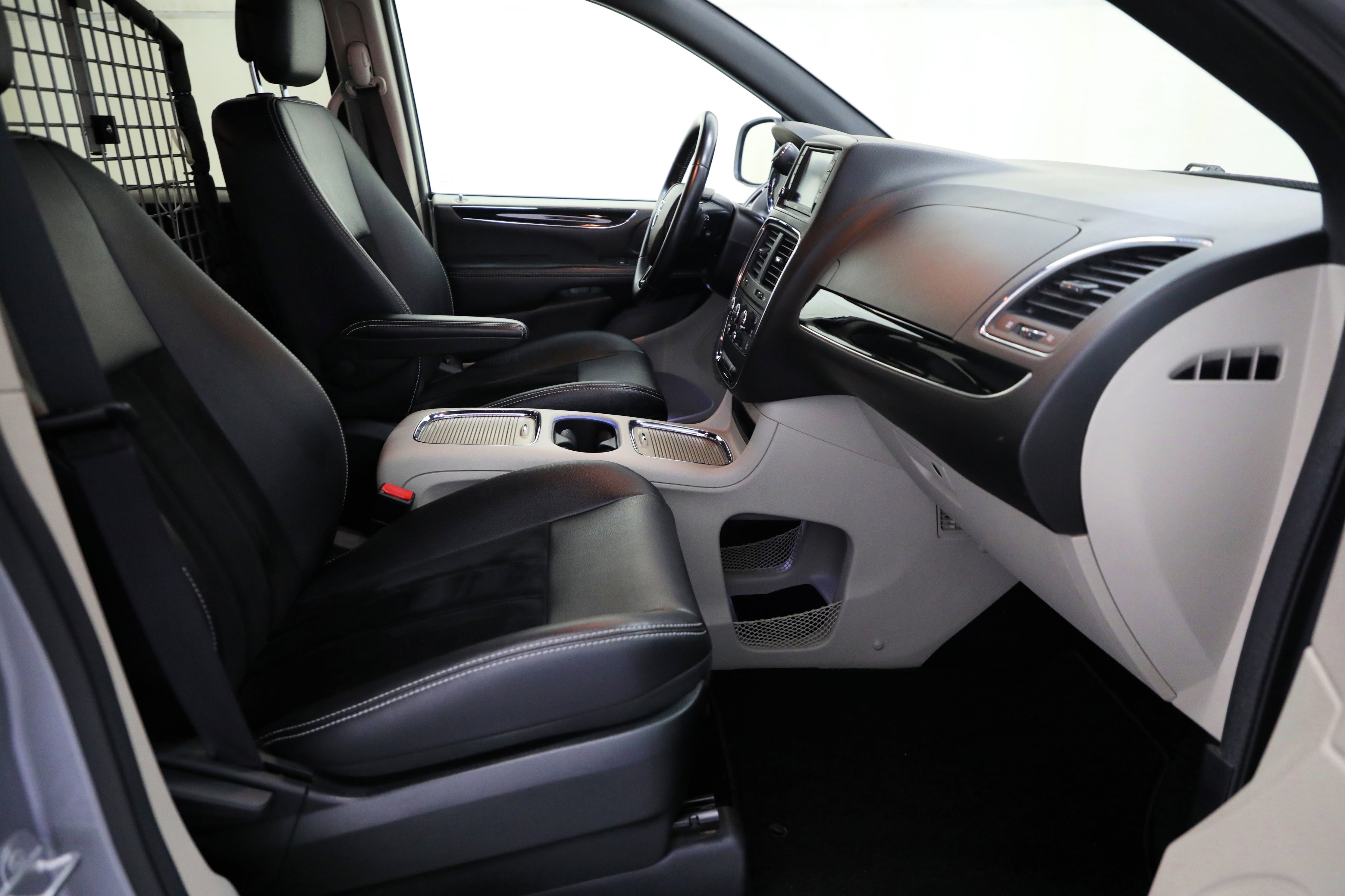 Used 2018 Dodge Grand Caravan SXT image 5