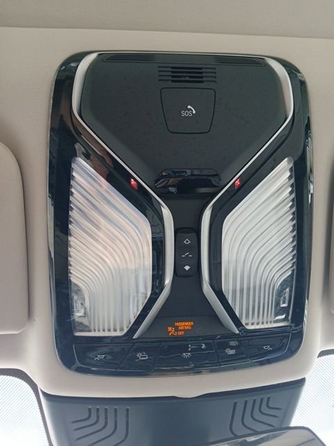 Used 2017 BMW 740i image 27