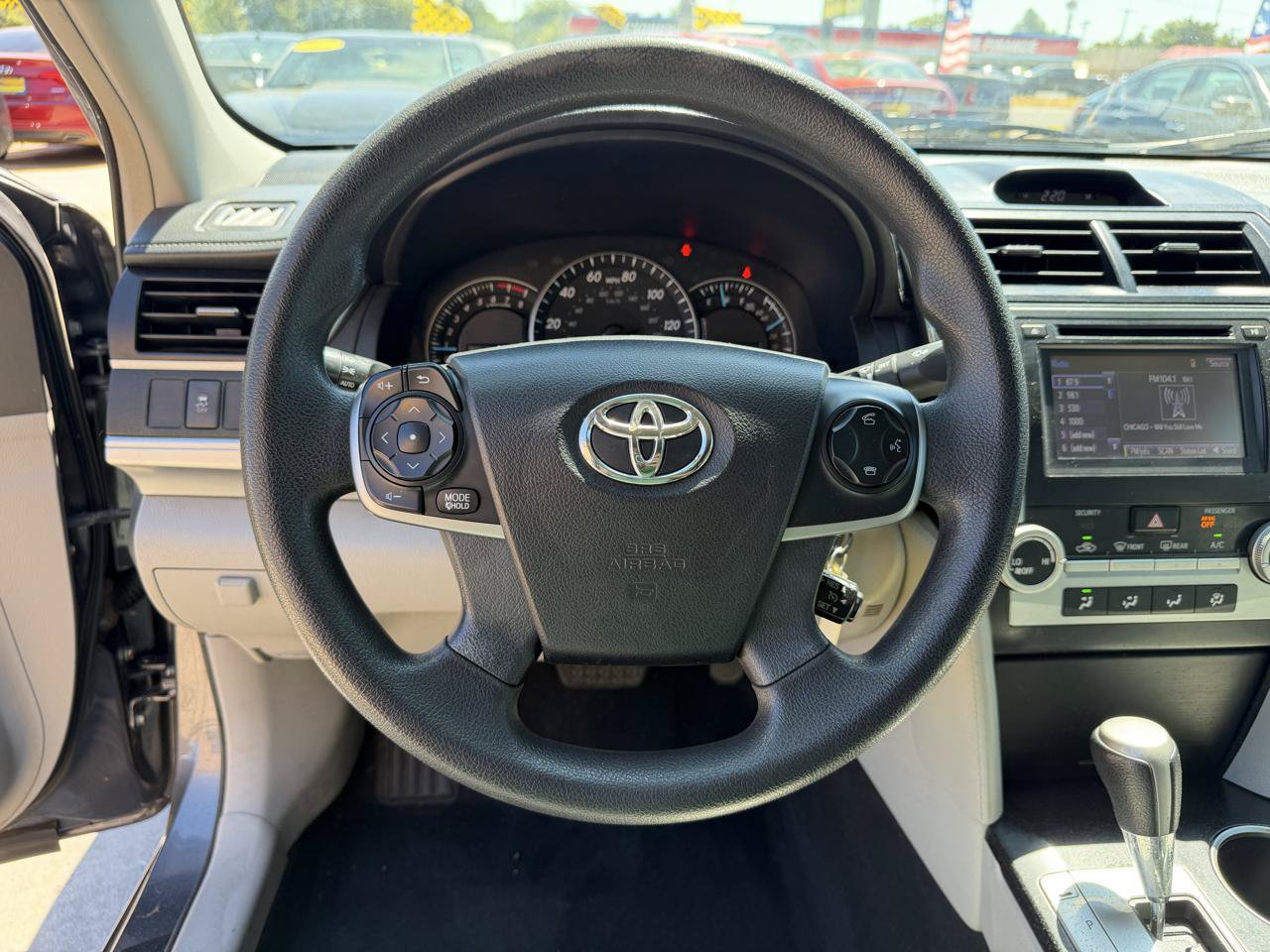 Used 2014 Toyota Camry LE FWD image 13