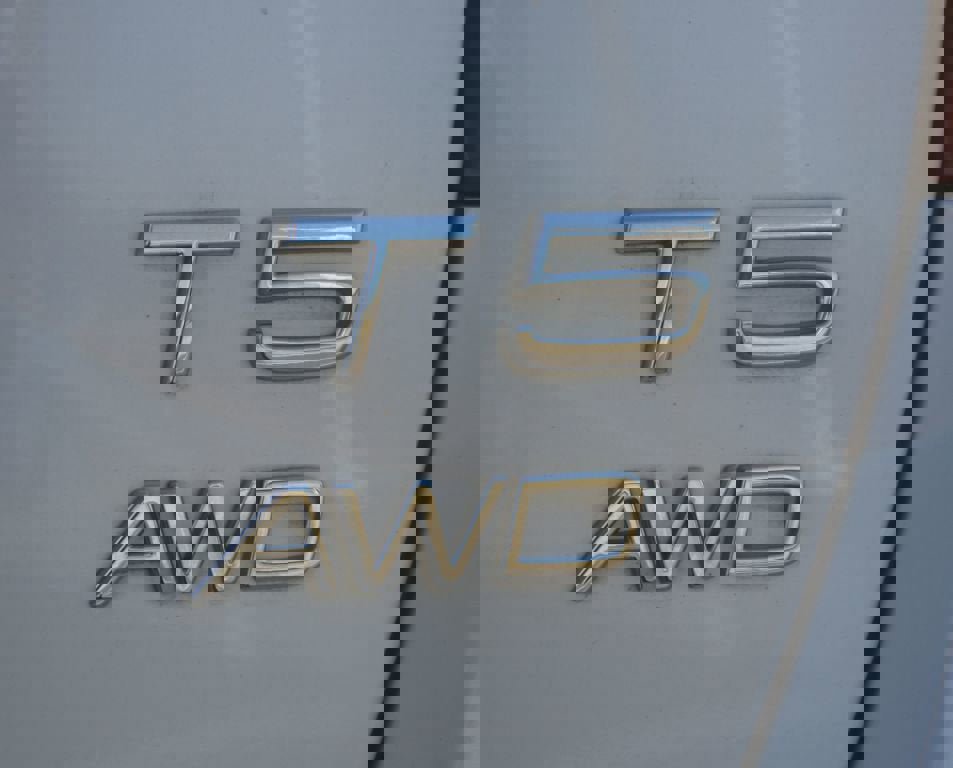 Used 2017 Volvo V60 T5 Cross Country w/ Convenience Package image 18