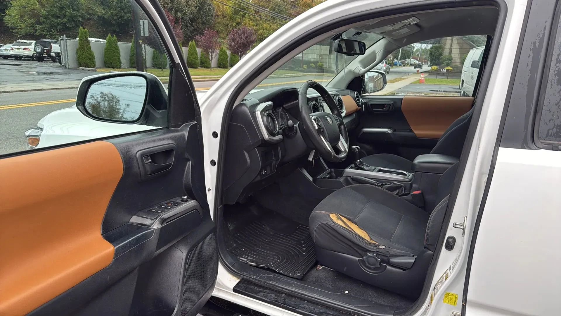 Used 2017 Toyota Tacoma SR5 image 23