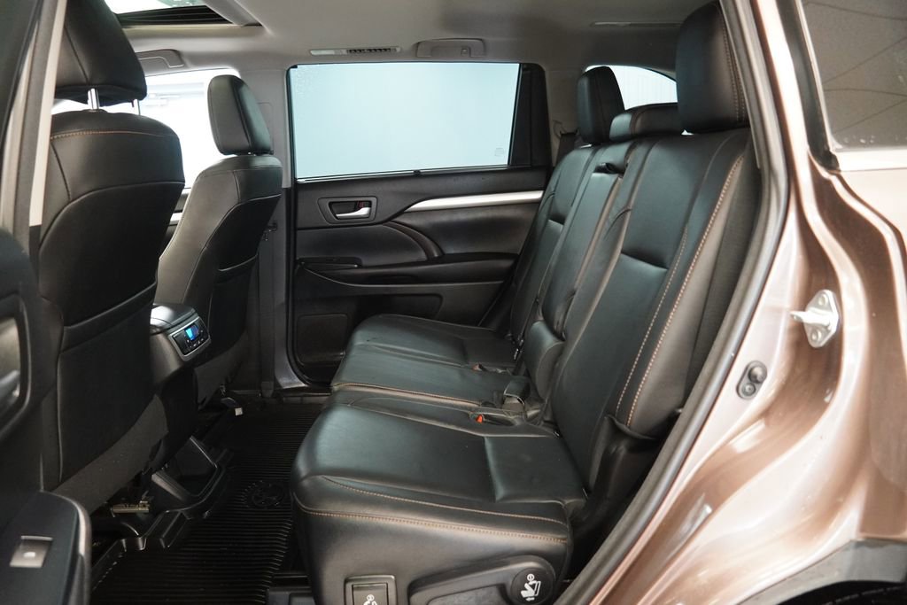 Used 2017 Toyota Highlander XLE AWD/4WD image 26