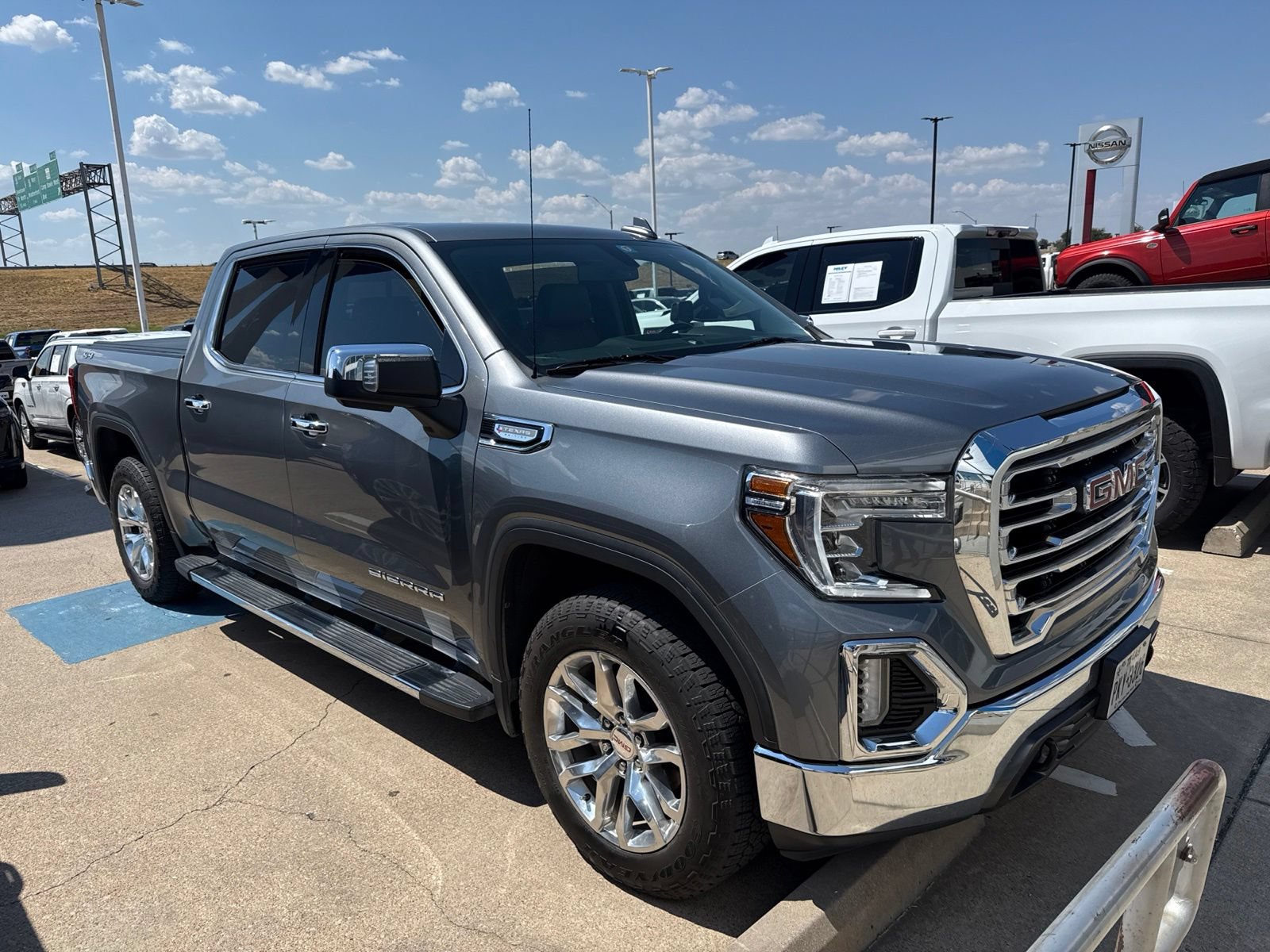Used 2021 GMC Sierra 1500 SLT AWD/4WD image 3