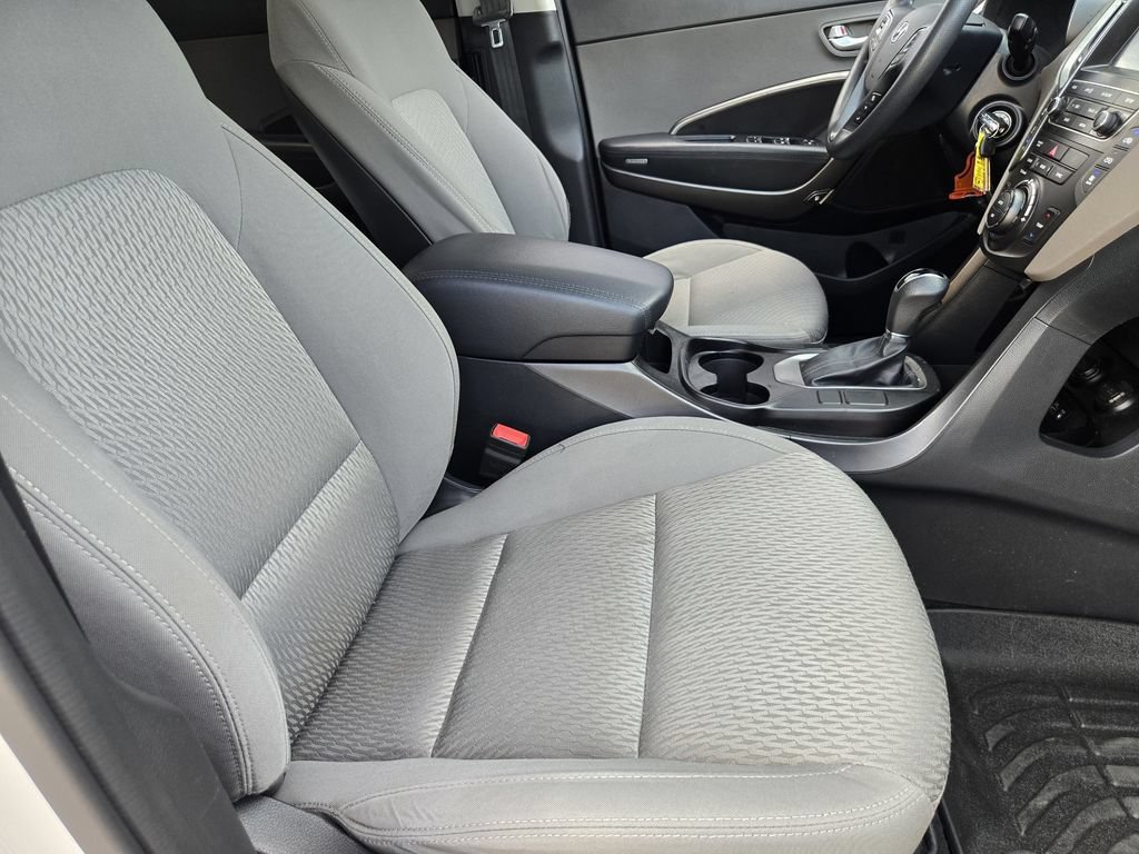 Used 2017 Hyundai Santa Fe SE AWD/4WD image 11