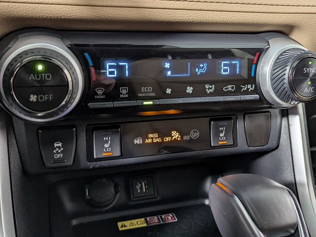 Used 2023 Toyota RAV4 XLE Premium image 23