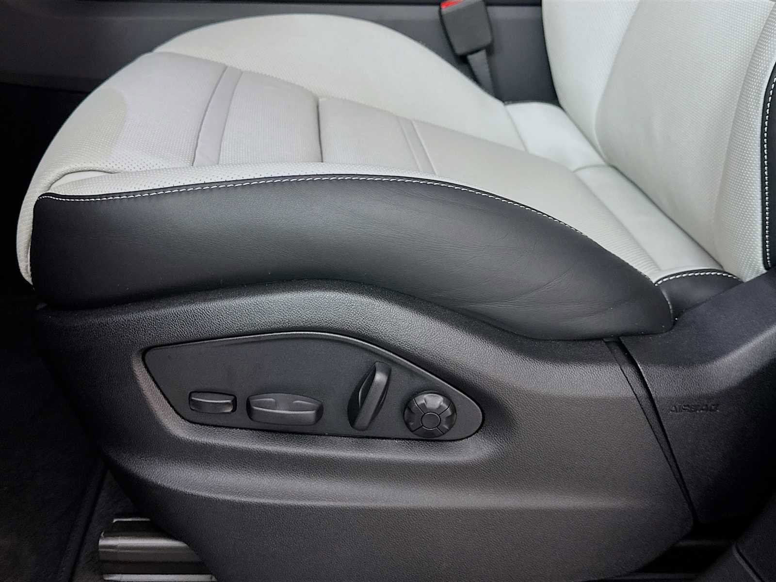 New 2026 Porsche Cayenne Coupe image 13