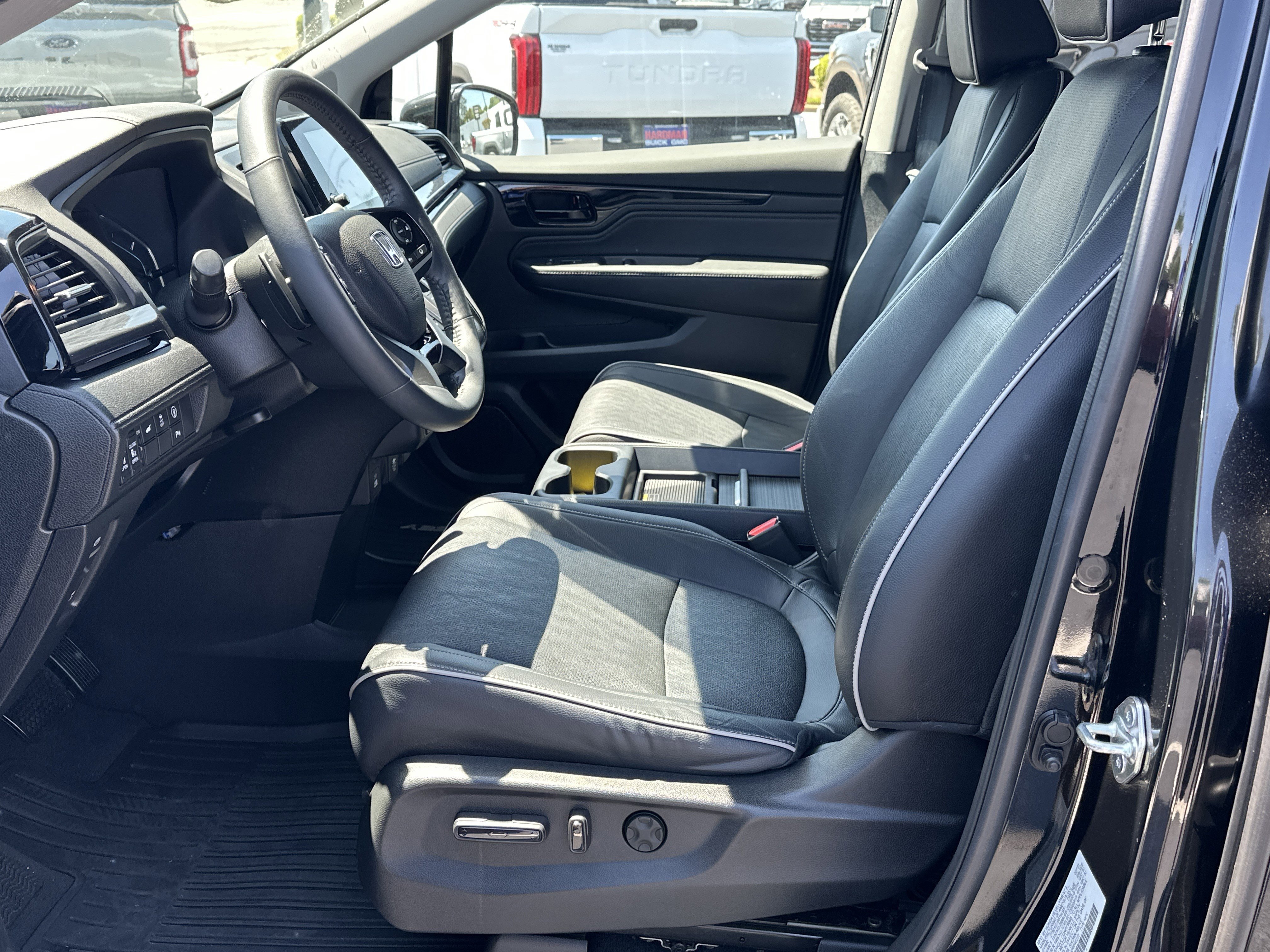 Used 2023 Honda Odyssey Elite image 9