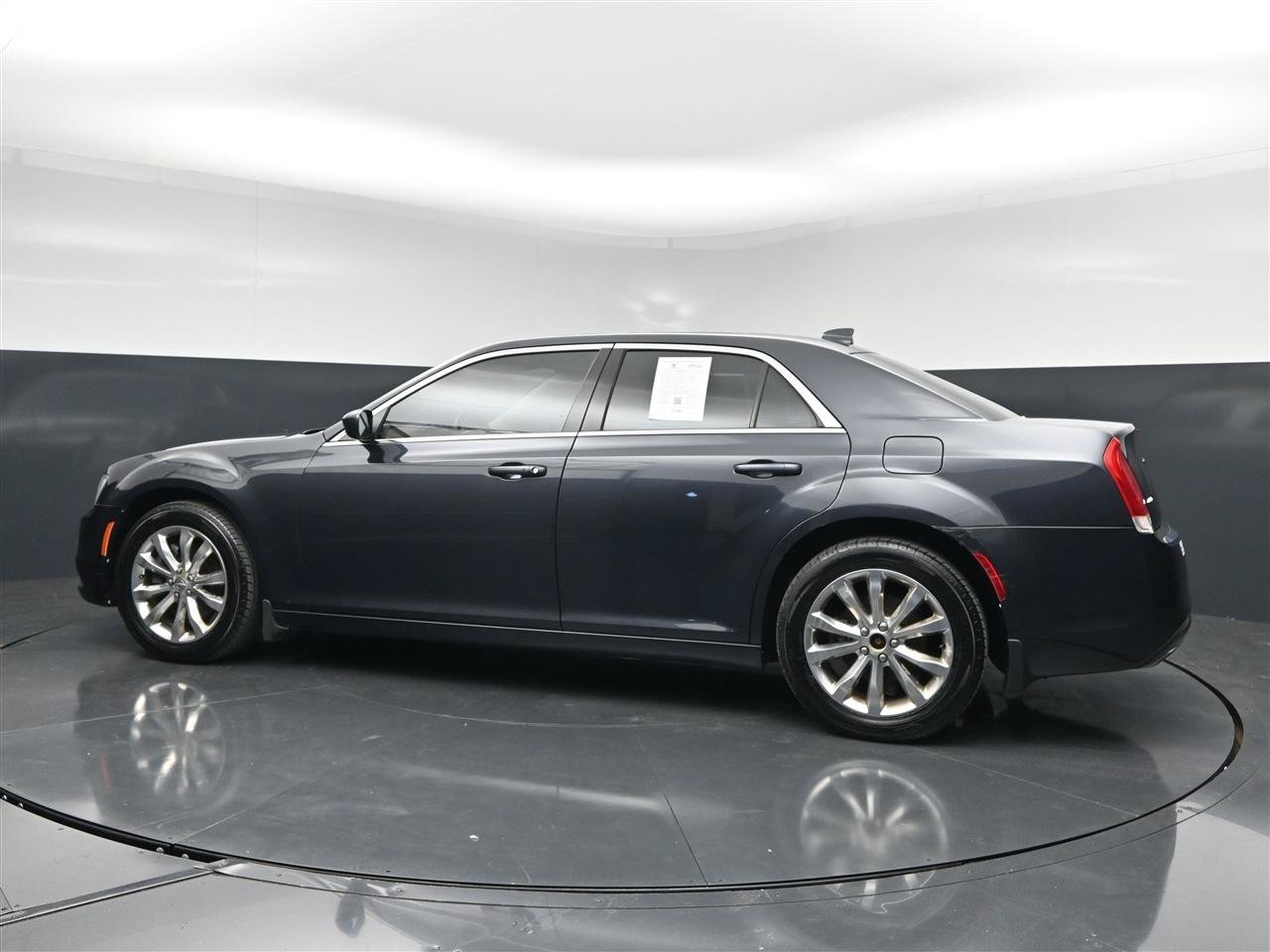 Used 2017 Chrysler 300 Limited w/ Value Package AWD/4WD image 8