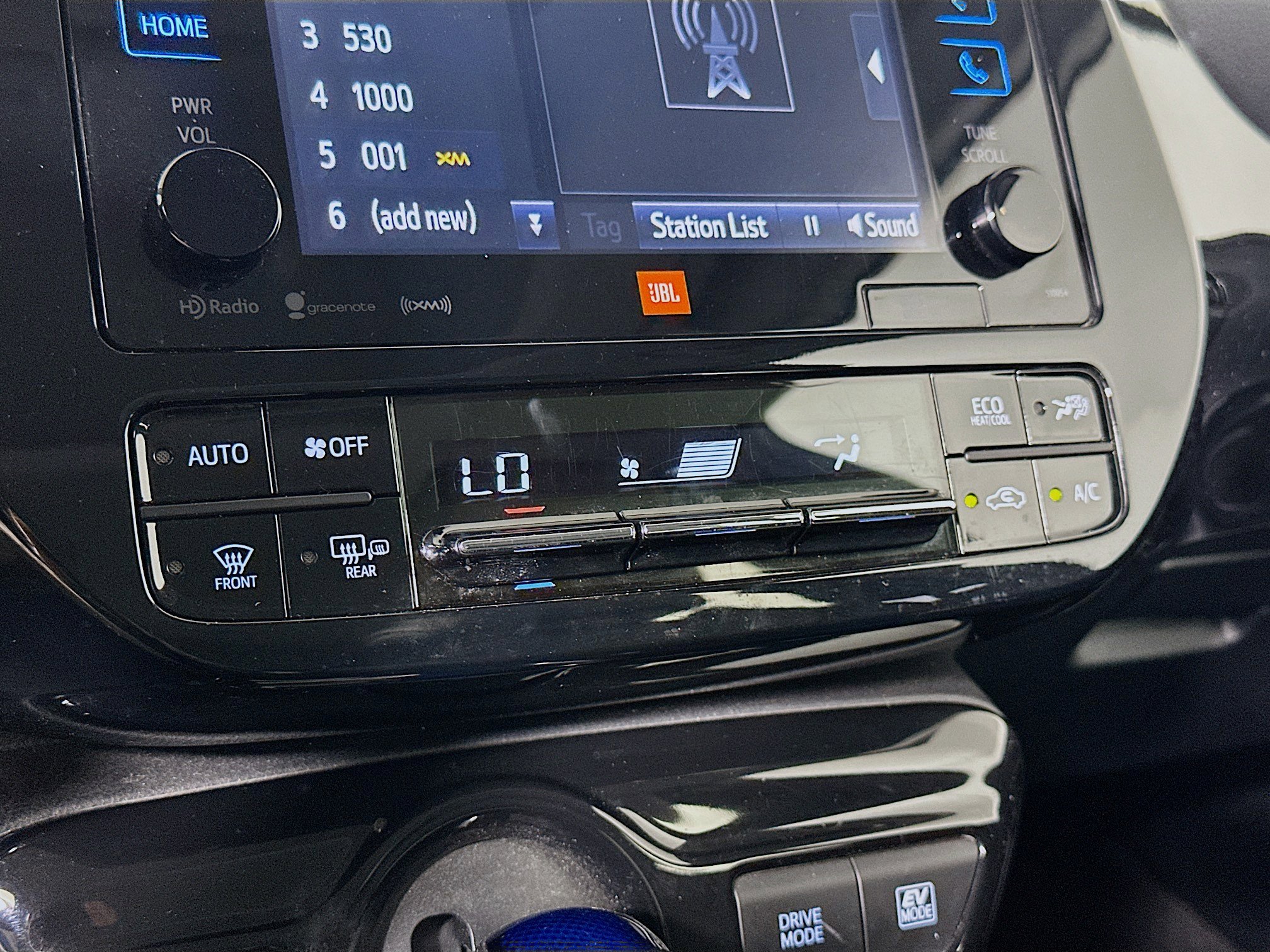 Used 2017 Toyota Prius Four w/ Premium Convenience Package FWD image 23