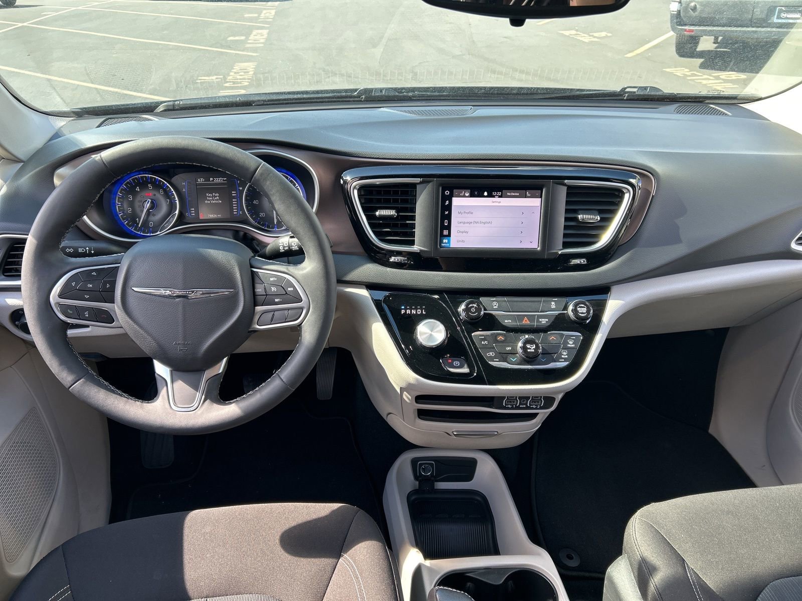 Used 2023 Chrysler Voyager LX image 5