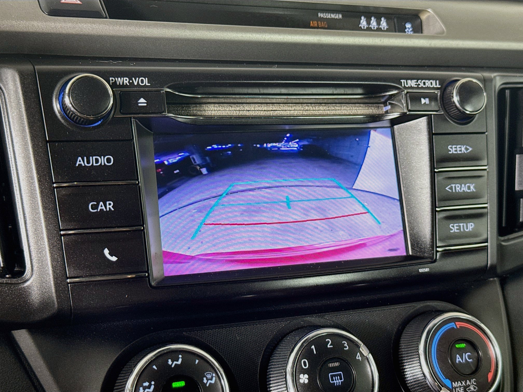 Used 2018 Toyota RAV4 LE FWD image 14
