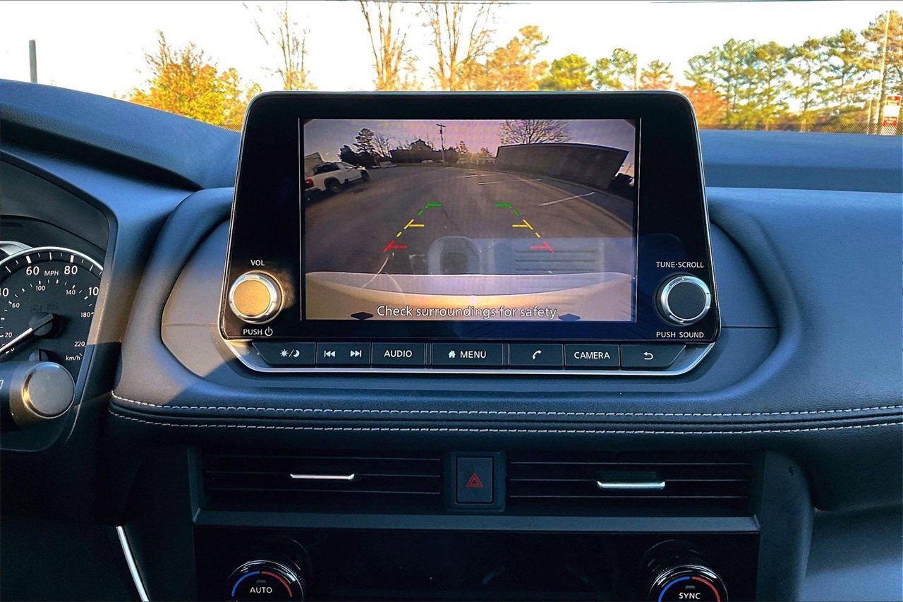 Used 2024 Nissan Rogue SV image 12